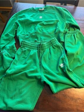 adidas Green Sweat  Pants and Cropped Sweatshirt Set